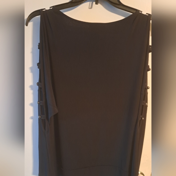 ✨ Thalia Sodi Black Cut-Out Sleeve Top – Chic & Edgy Classic ✨ - Picture 7 of 7